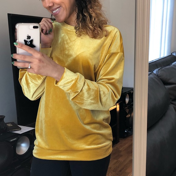 Long Sleeve Velvet Top - Picture 5 of 6
